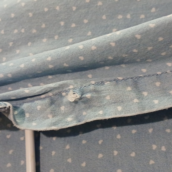 Blue Heart Pattern Button Up missing button Large - Picture 3 of 4